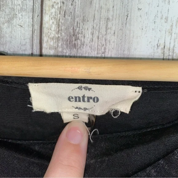 Entro Black Strap Open Shoulder Blouse - Picture 6 of 6